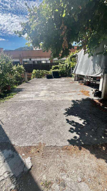 Maison mitoyenne avec 2 appartements, une cave et un garage - photo 4