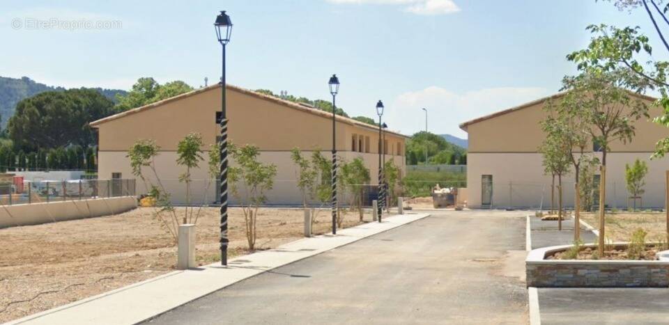 Terrain à PEYROLLES-EN-PROVENCE