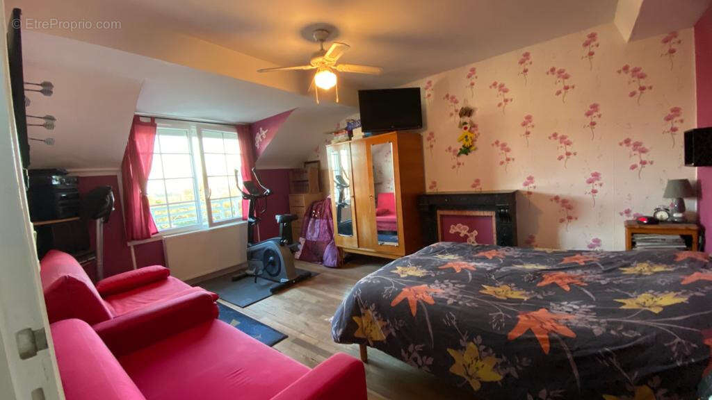 Maison à SAINT-CYRAN-DU-JAMBOT