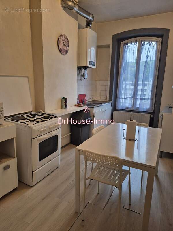 Appartement à LE CHAMBON-FEUGEROLLES