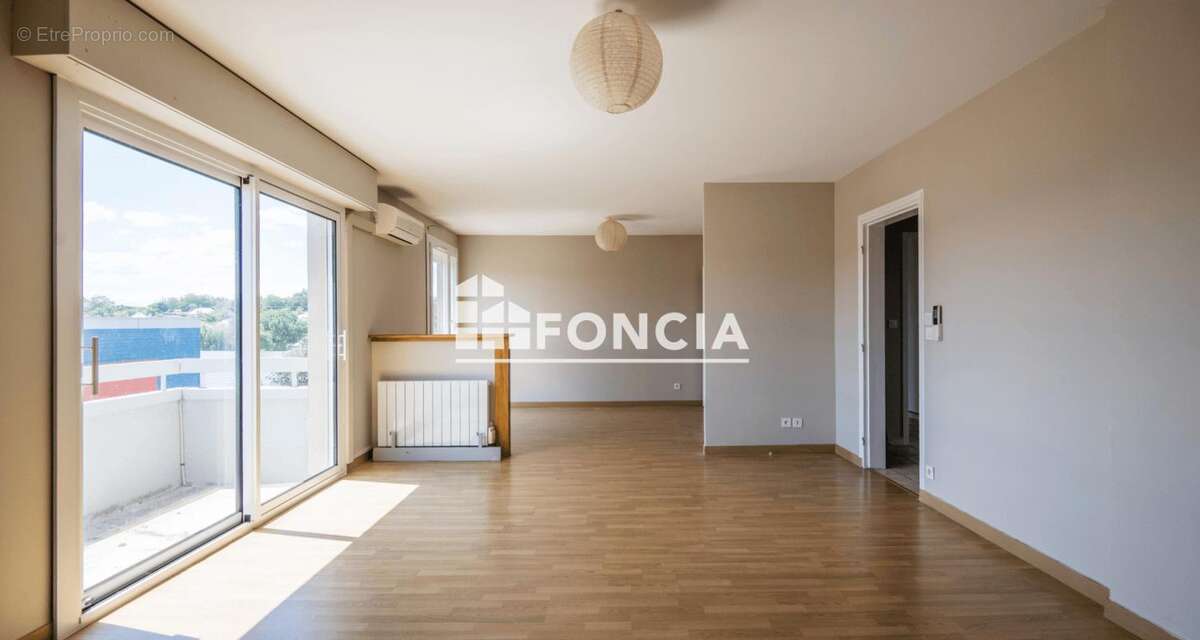 T4 de 100 m² avec garage, cave, climatisation et vue dégagée – Les Balquières - photo 2