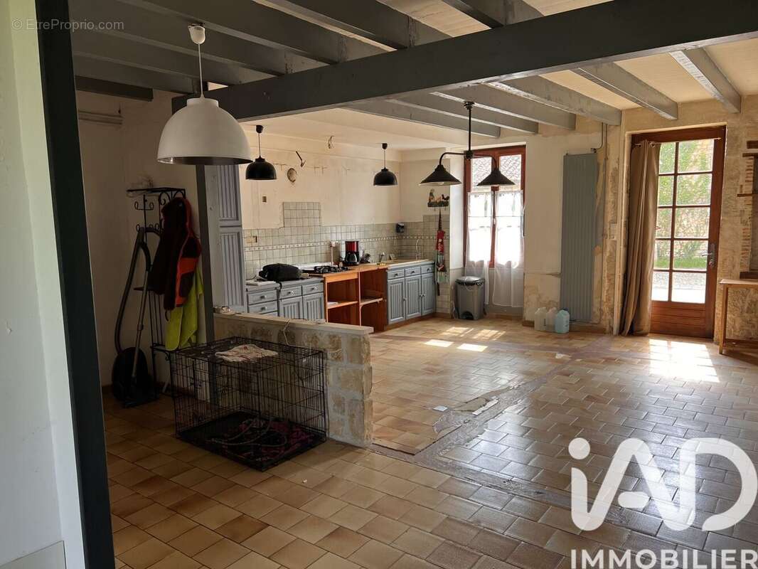 Maison 210 m² à Le Grand-Madieu  - photo 5