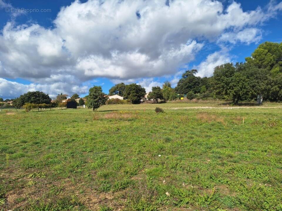 Terrain à VINON-SUR-VERDON