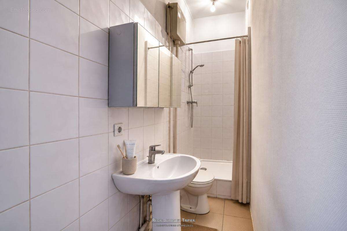 Rue de Sèze - Appartement 2 pièces en étage élevé sur cour - photo 5