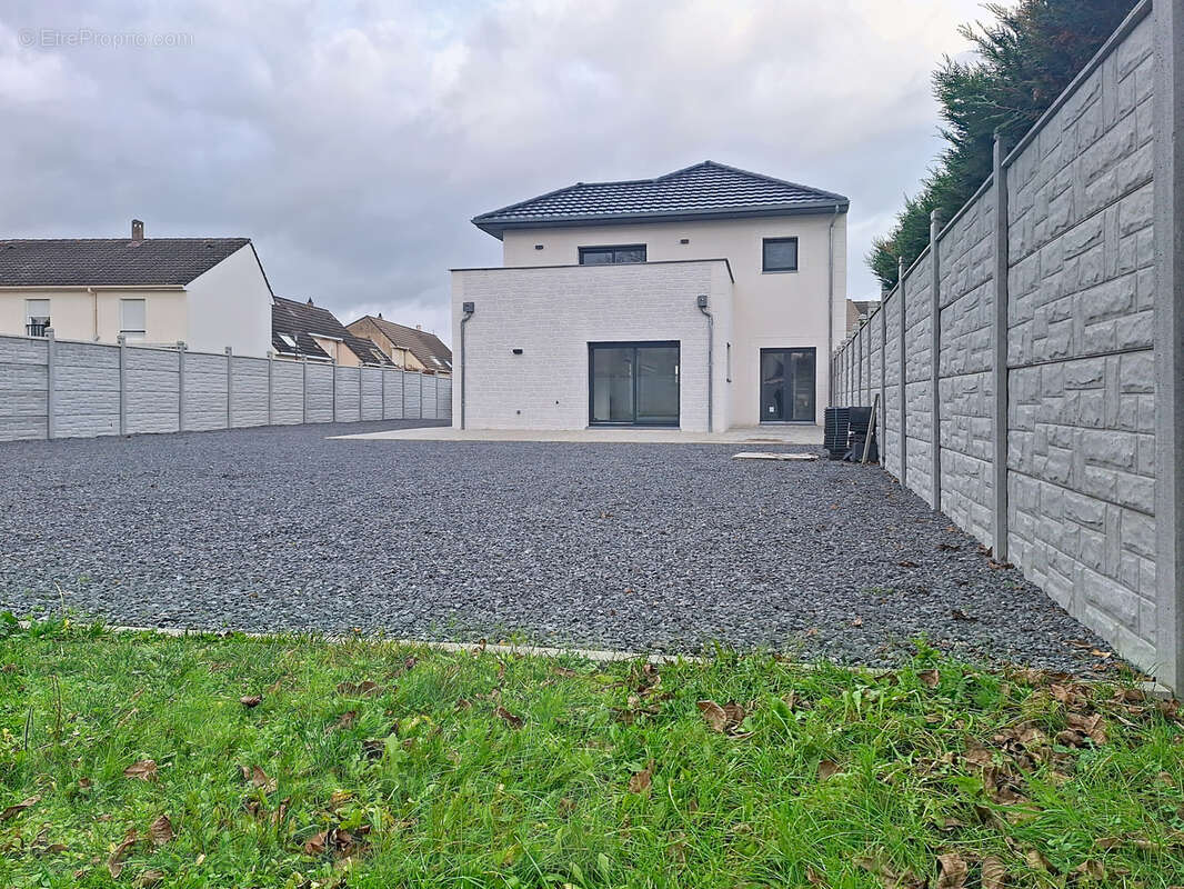 Maison à PETITE-FORET