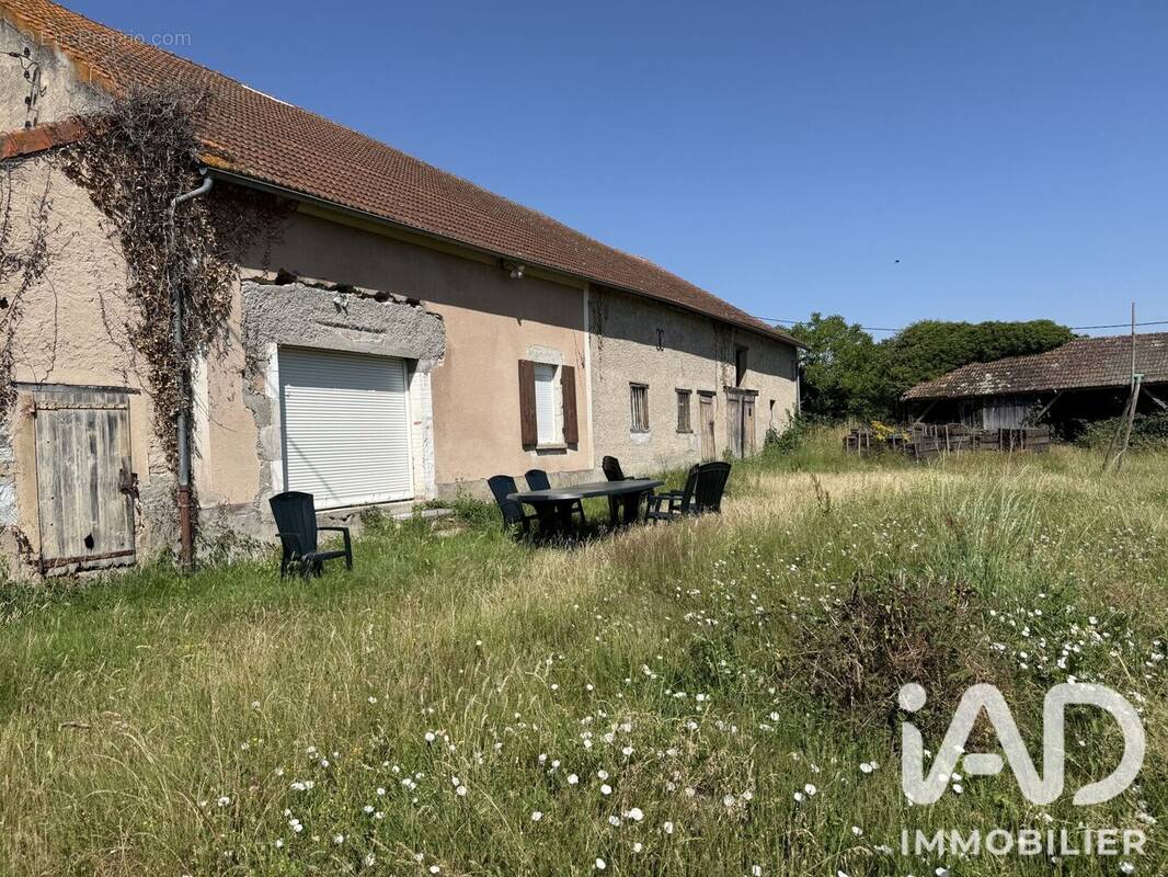 Photo 1 - Maison à SAINT-REMY-EN-ROLLAT