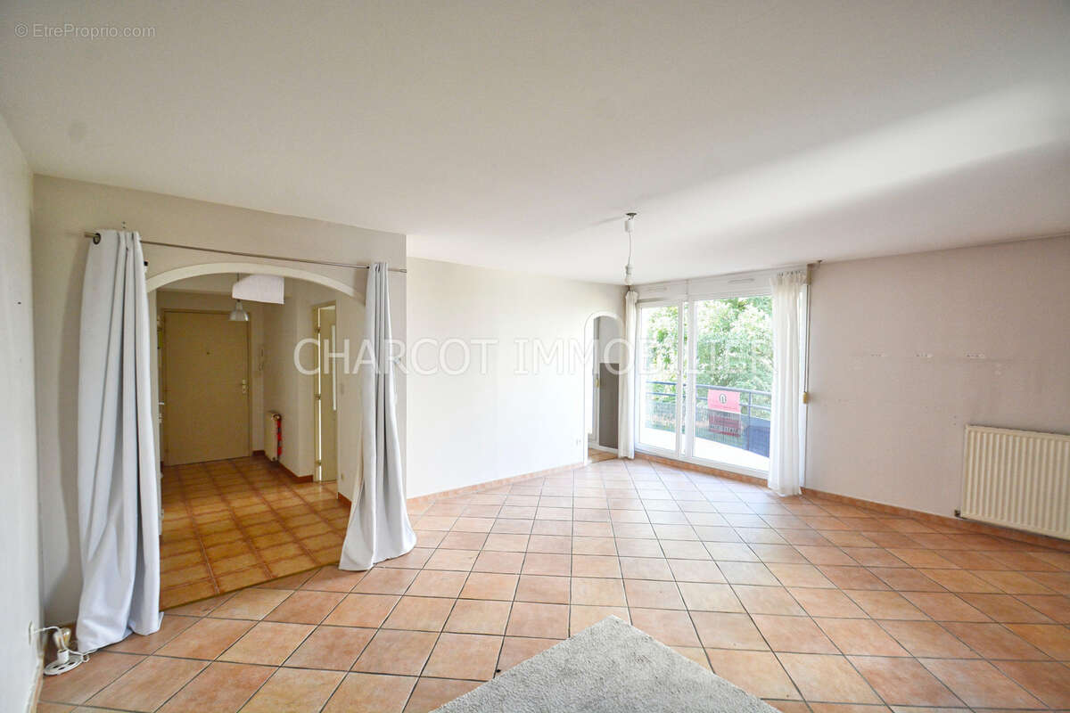 LYON 9ème - APPARTEMENT SPACIEUX 4 pièces - Quartier recherché, calme, prox ttes commodités - photo 2