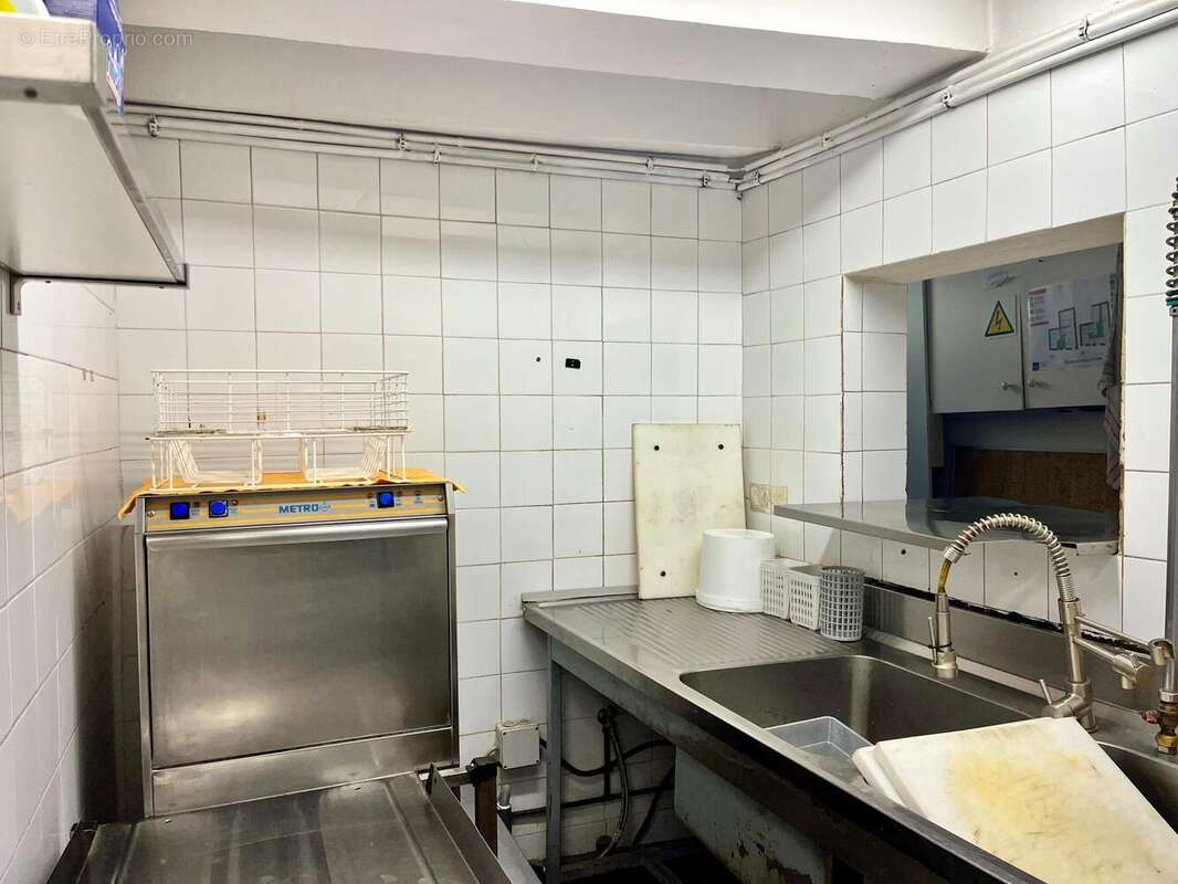 Photo 9 - Commerce à COLLOBRIERES