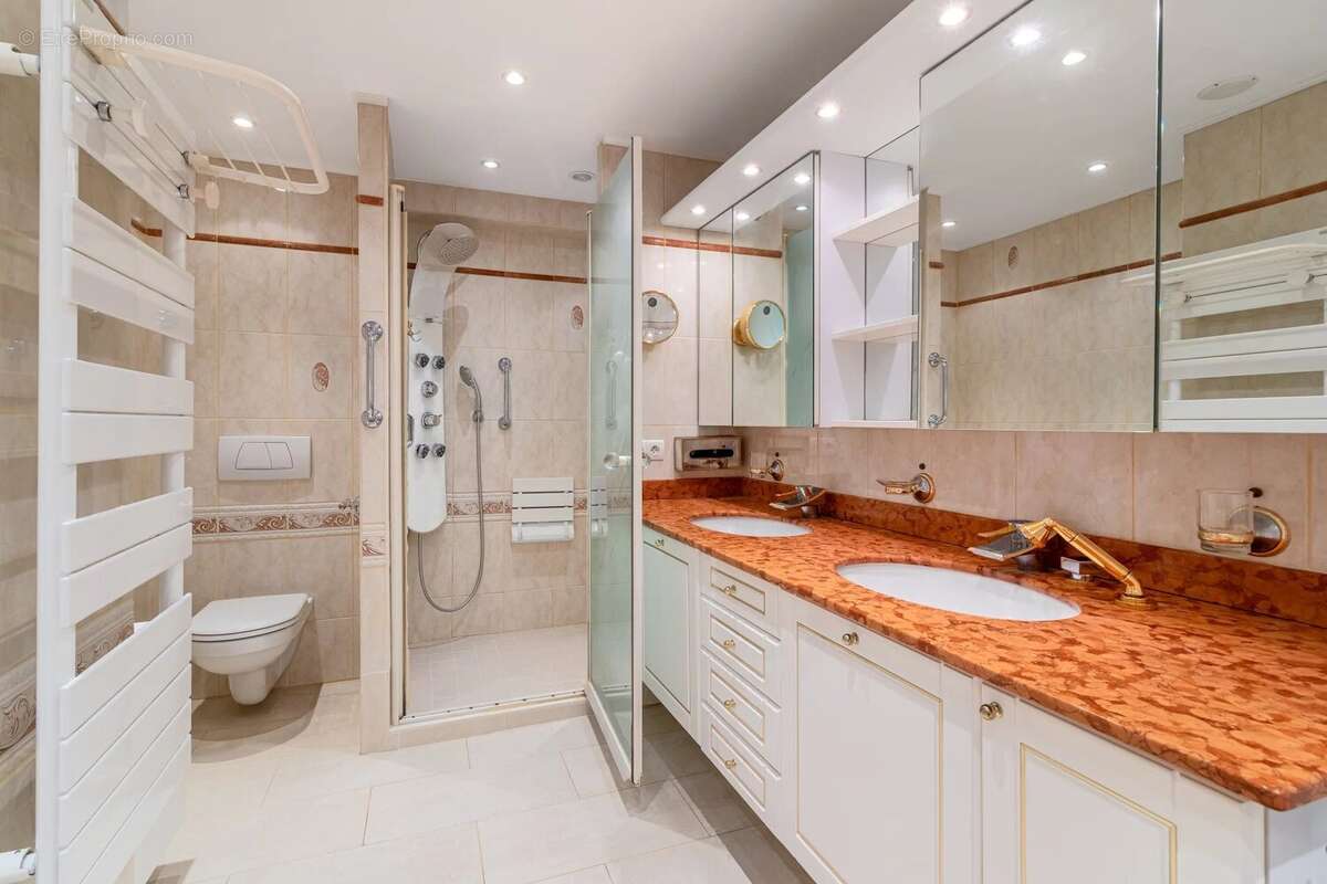 Appartement à VALLAURIS