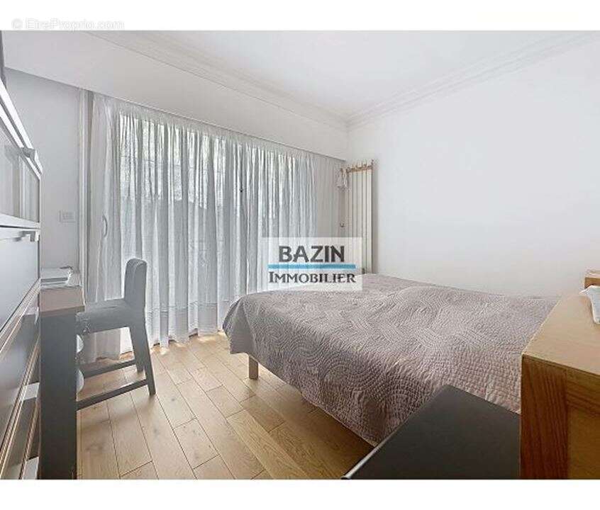 Maison à SAINTE-GENEVIEVE-DES-BOIS