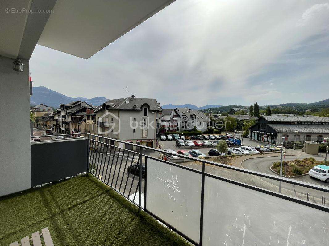 Appartement T4/5 de 104 m² avec balcon et cave – Cognin - photo 2