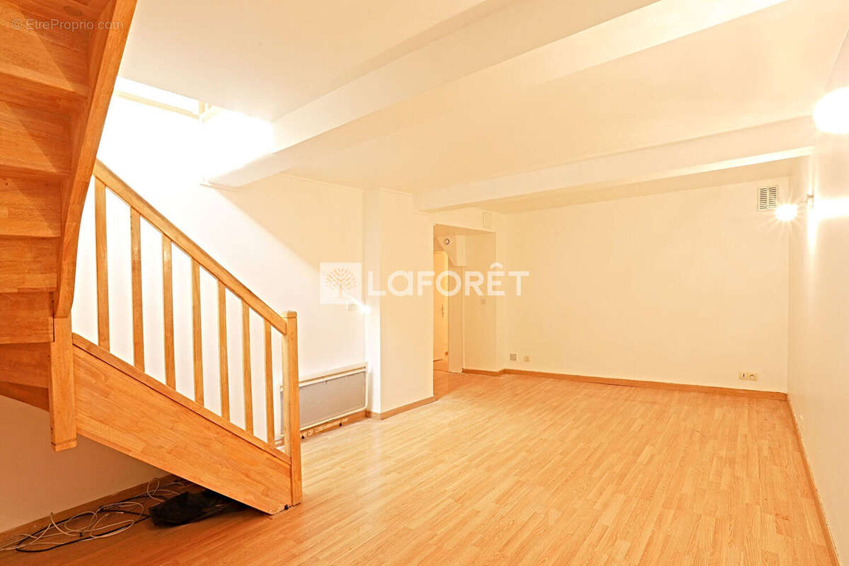 Appartement à PARIS-14E