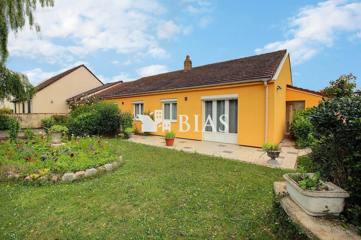 Maison à SAINT-PIERRE-DES-FLEURS