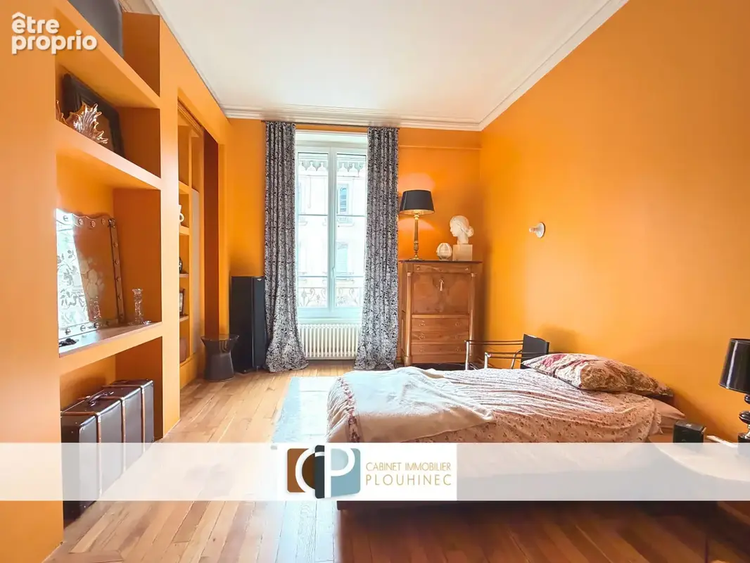 Charme & élégance pour ce bel appartement rénové avec garage. - photo 11