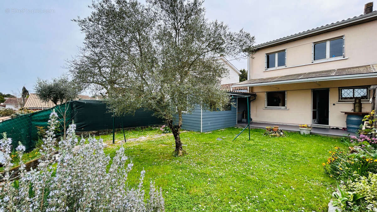 Maison à BASSENS