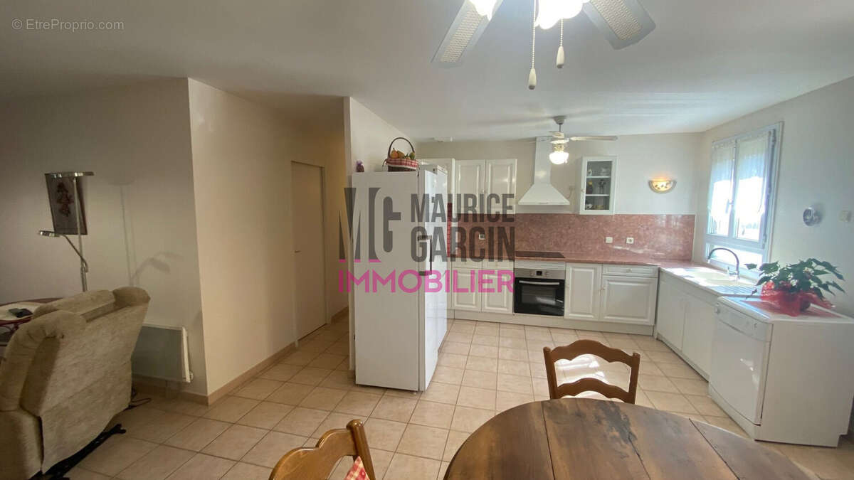 Maison à ENTRAIGUES-SUR-LA-SORGUE