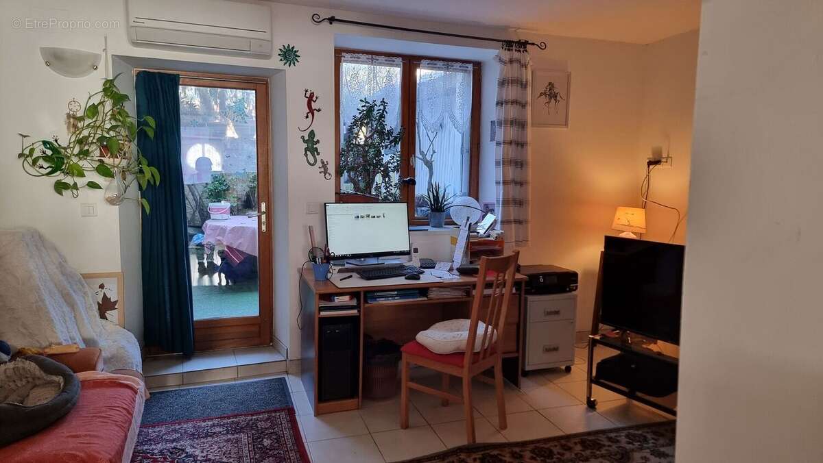 Salon - Maison à LACAPELLE-MARIVAL