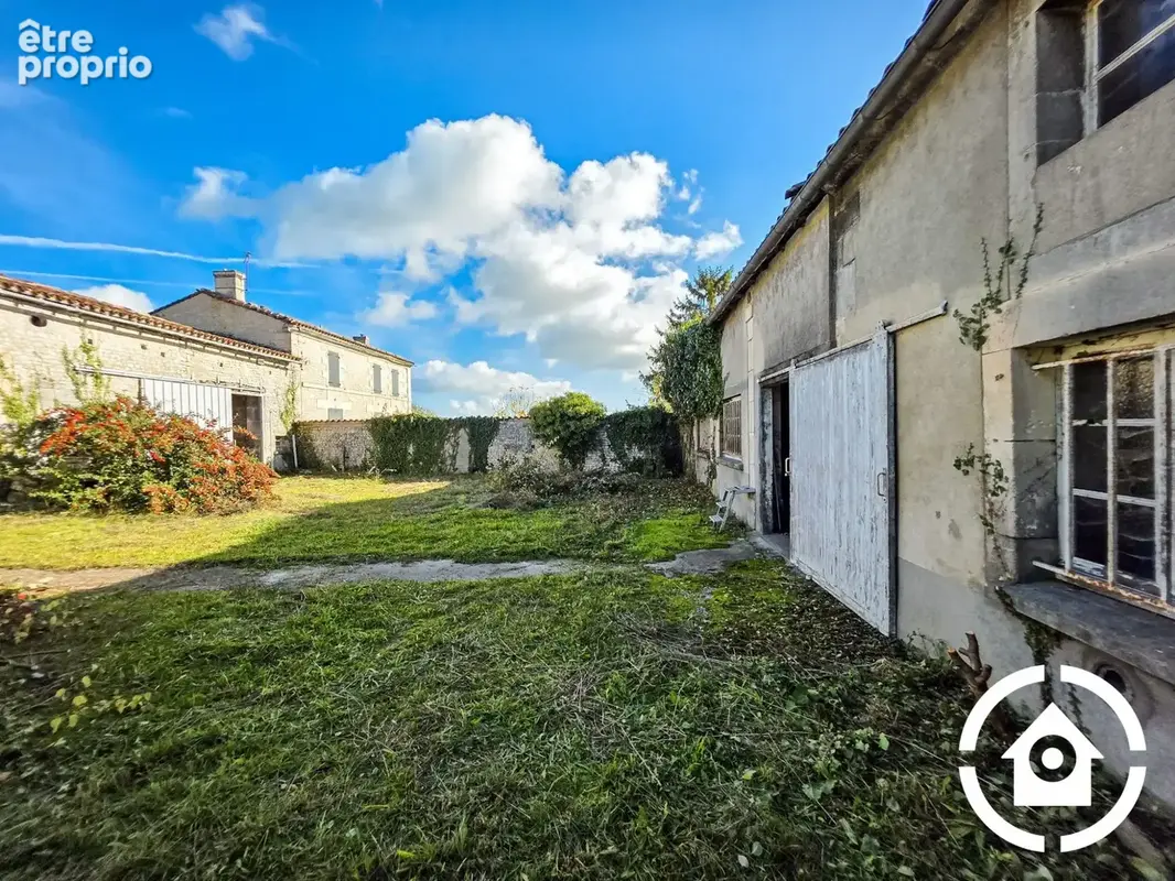 Commerce 360 m² à vendre à Angeac-Champagne (16130) - photo 3