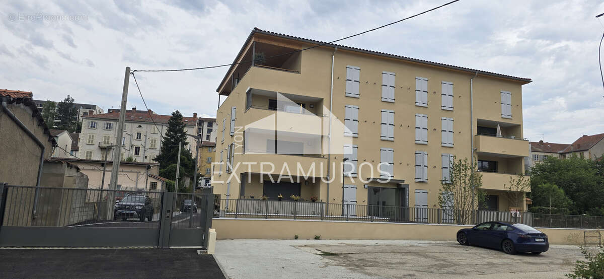 Appartement à L'ARBRESLE