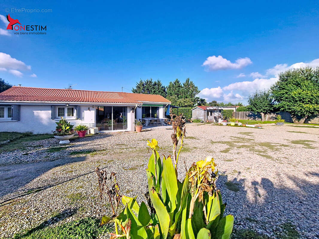 Maison à SURY-LE-COMTAL