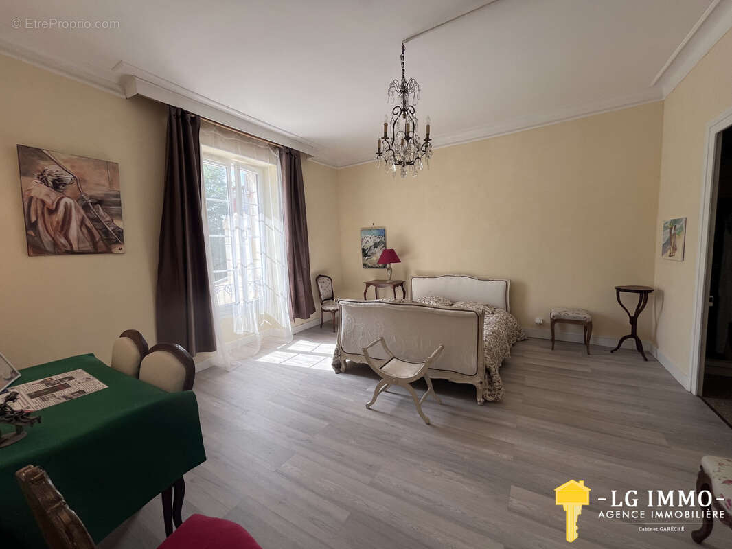 Maison à MORTAGNE-SUR-GIRONDE