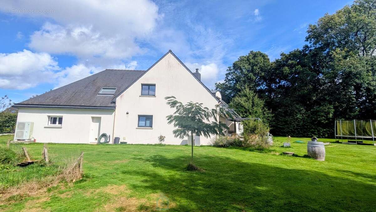 Maison à NOYAL-PONTIVY