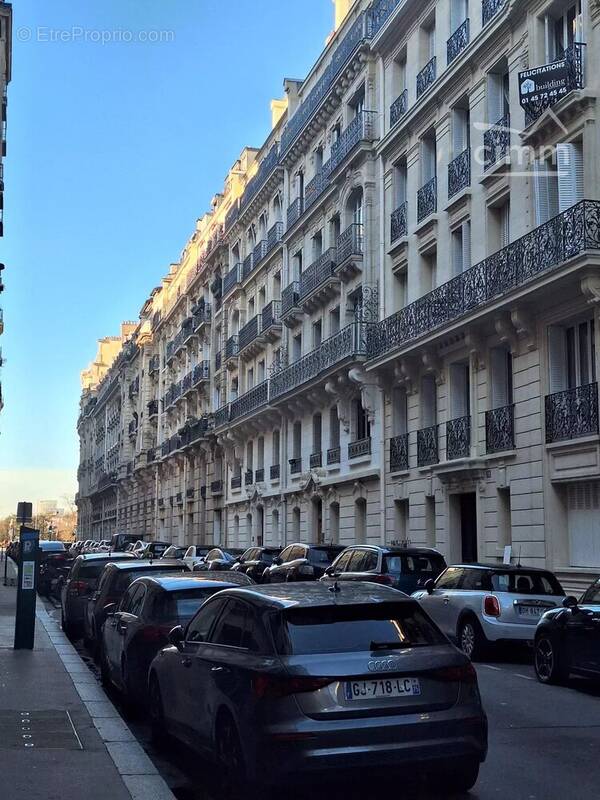Autre à PARIS-16E