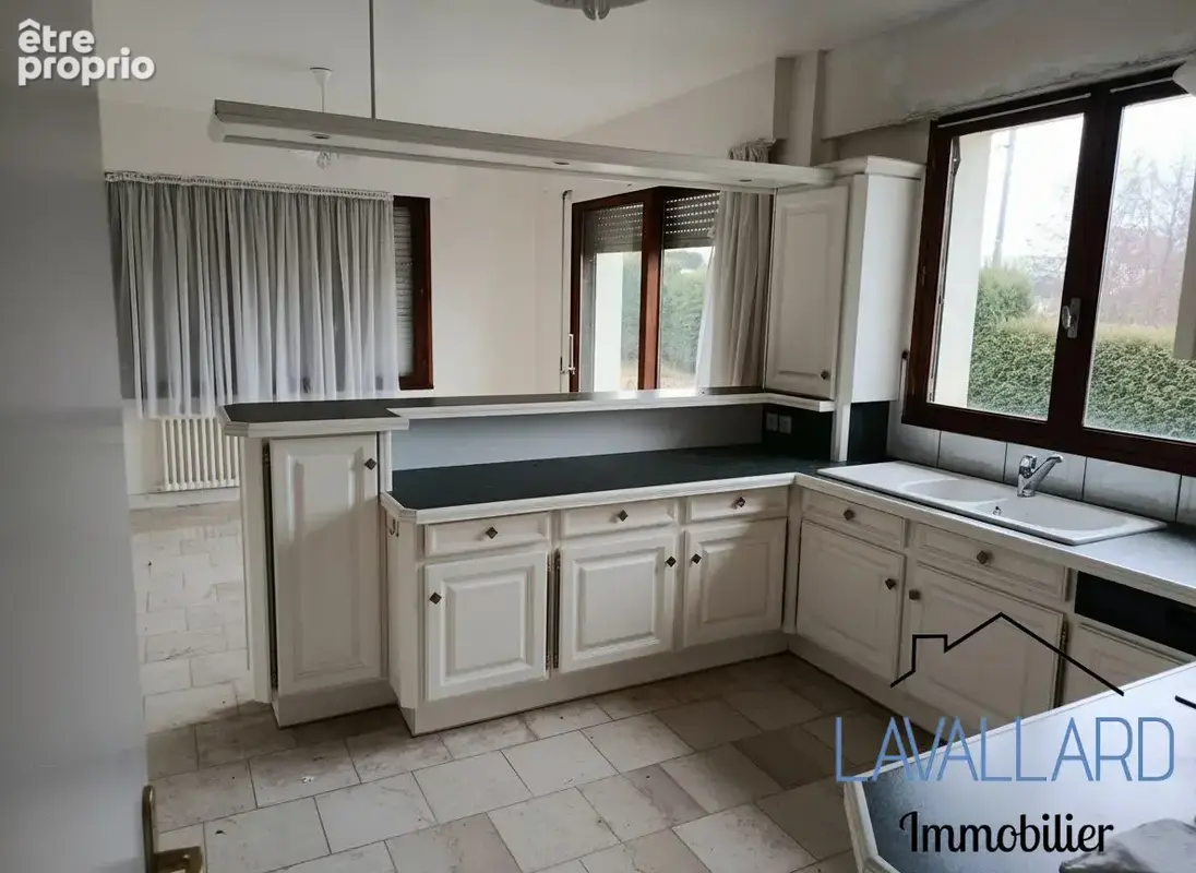 Maison 5 pièces 220 m² à vendre à Airaines (80270) - photo 2