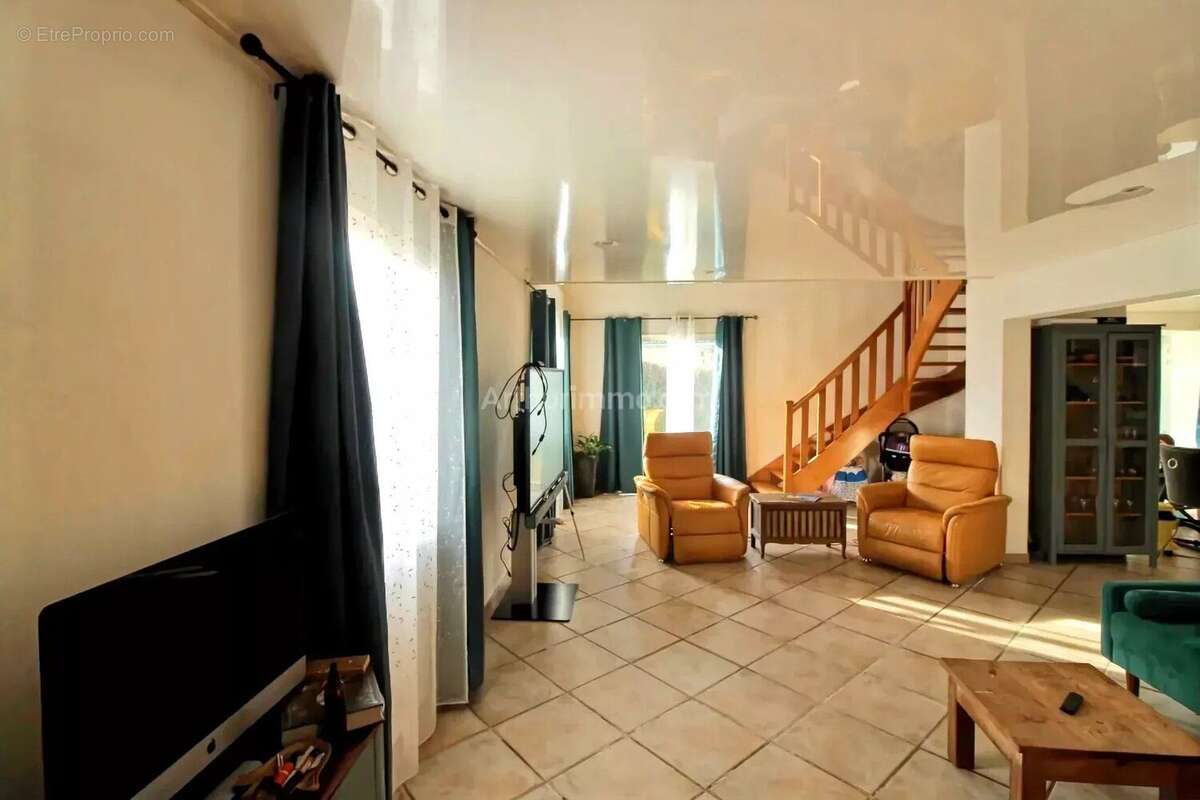 Maison à CHAZEY-BONS