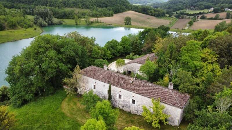 Maison à SAINT-BEAUZEIL