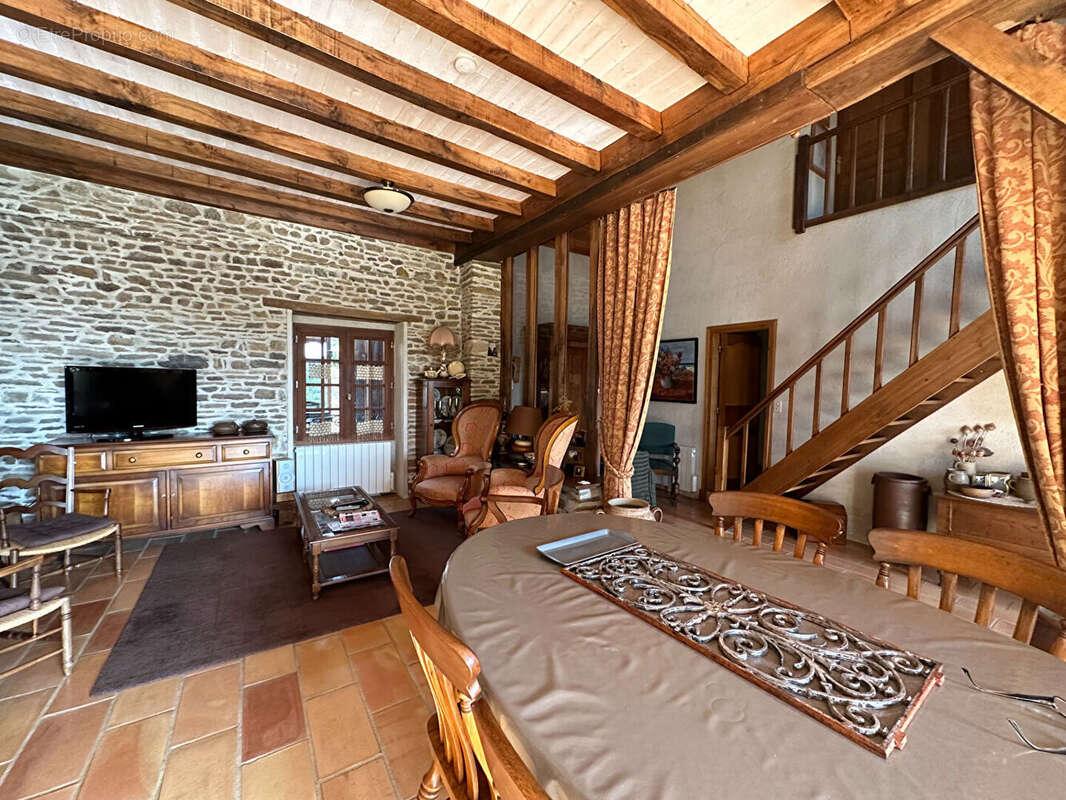 Maison à EGUZON-CHANTOME