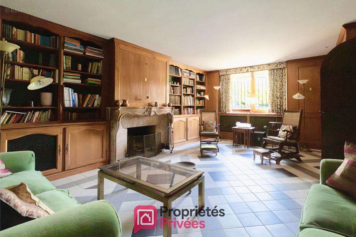 Domaine de 2 hectares à Lully avec habitations et ruines du château de la Rochette - photo 8