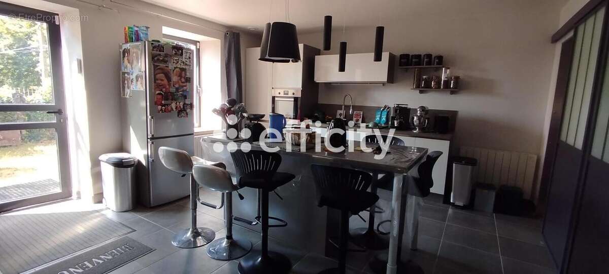 Maison 250 m² à Usson-En-Forez  - photo 8