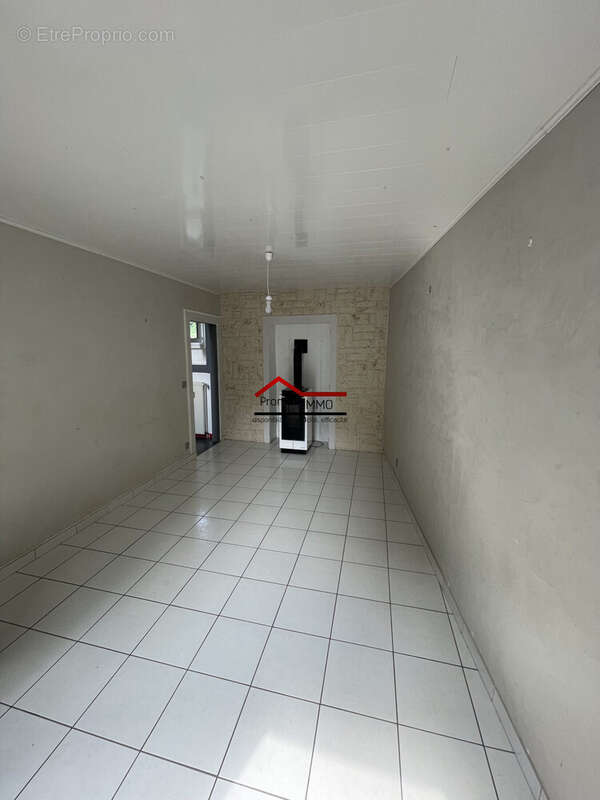 Maison à SAINT-LEONARD-DE-NOBLAT