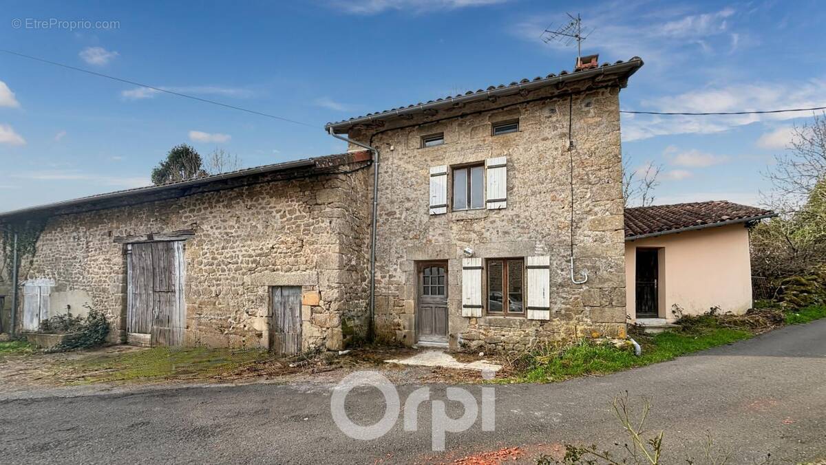 Maison à COMPREIGNAC