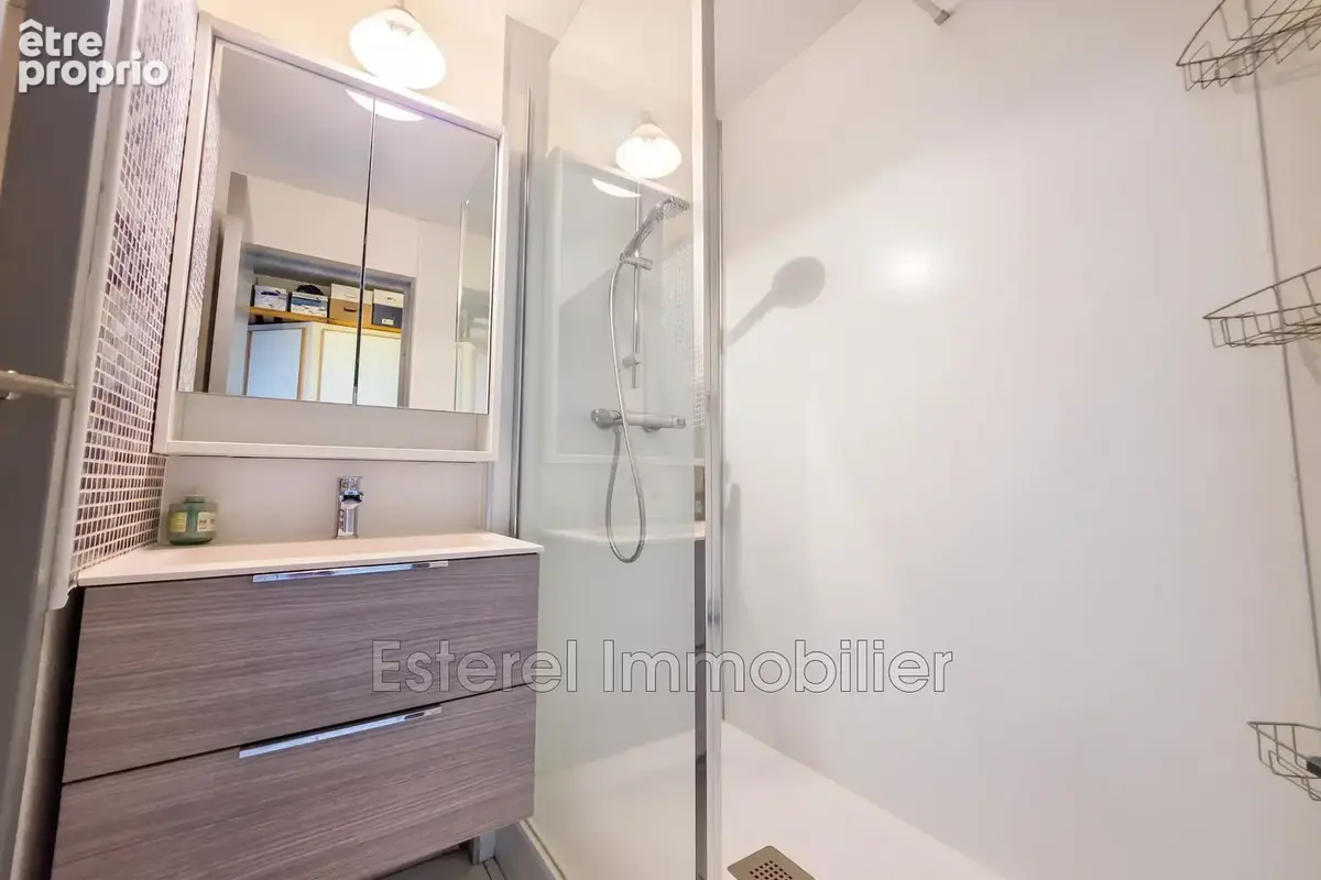 Appartement 1 pièce 22 m² à vendre à Saint-Raphael (83700) - photo 4