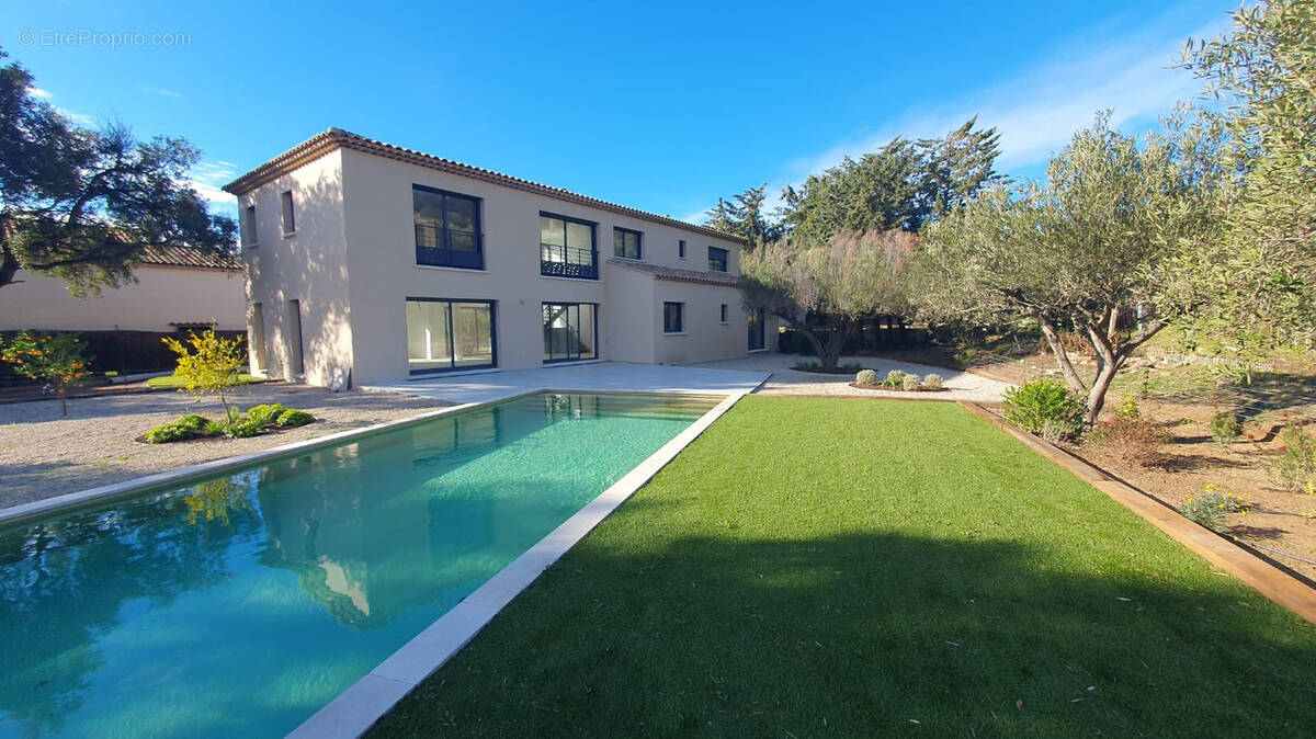 Maison à PLAN-DE-LA-TOUR