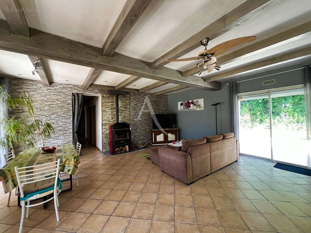 Maison à GROSBREUIL