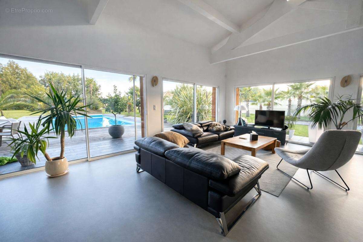 Superbe Villa Cestas 5 pièce(s) 252 m2 + garages + piscine - photo 3