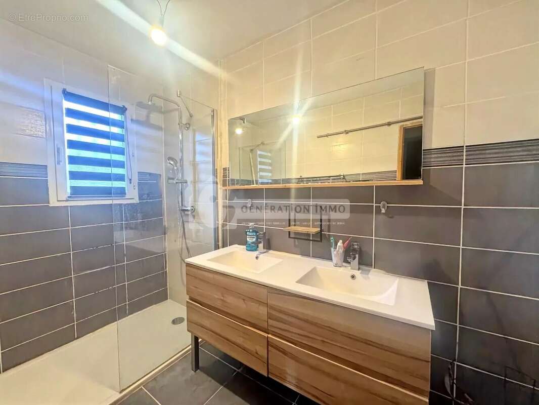 Maison à SAINT-ETIENNE-DU-GRES