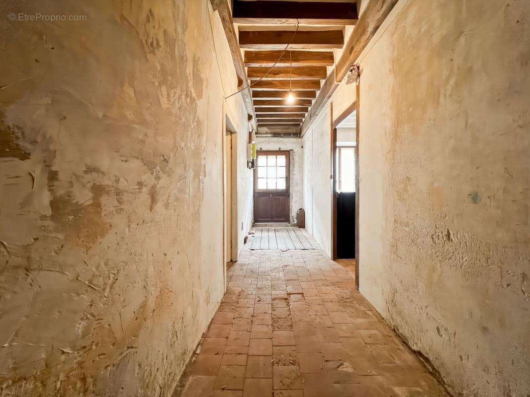  Bâtisse en pierres avec dépendances et fort potentiel à Saint-Péravy-la-Colombe  - photo 5