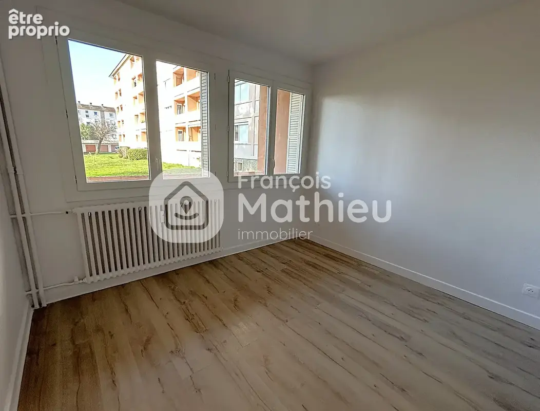 Châtenoy-le-Royal - Appartement T3 rénové avec balcon et cave - photo 6