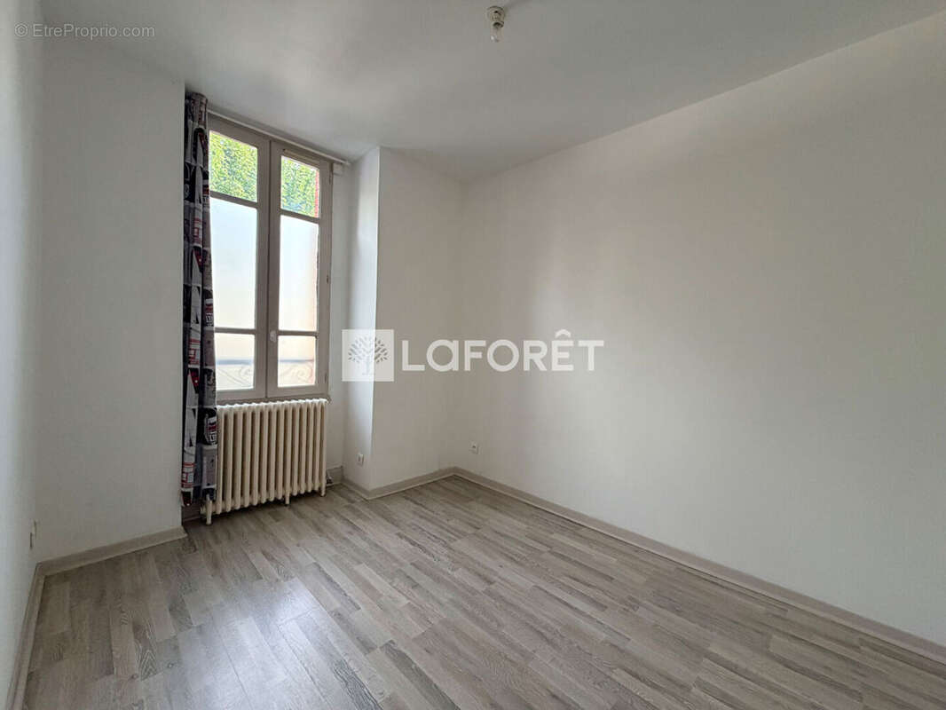 Aurillac 4 septembre type 3 avec terrain privé - photo 5