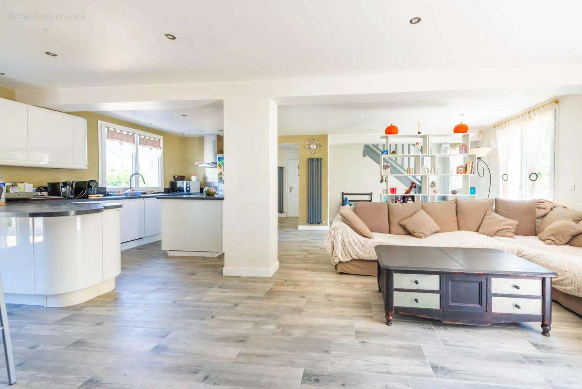 Maison familiale rénovée 4 chambres, environnement bucolique à Saint-Arnoult-en-Yvelines - photo 2