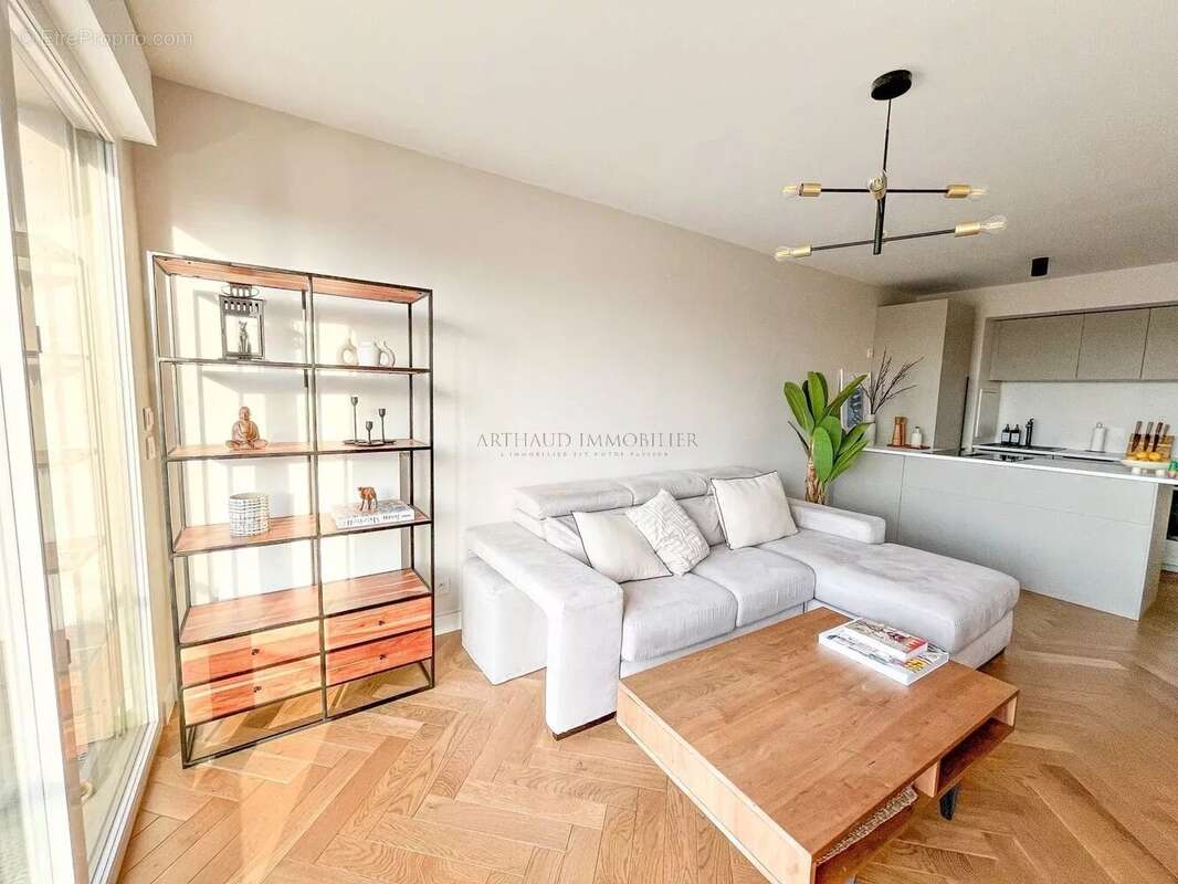 Appartement à COURBEVOIE