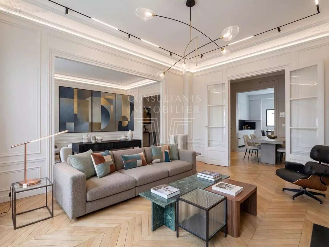 Appartement à PARIS-16E