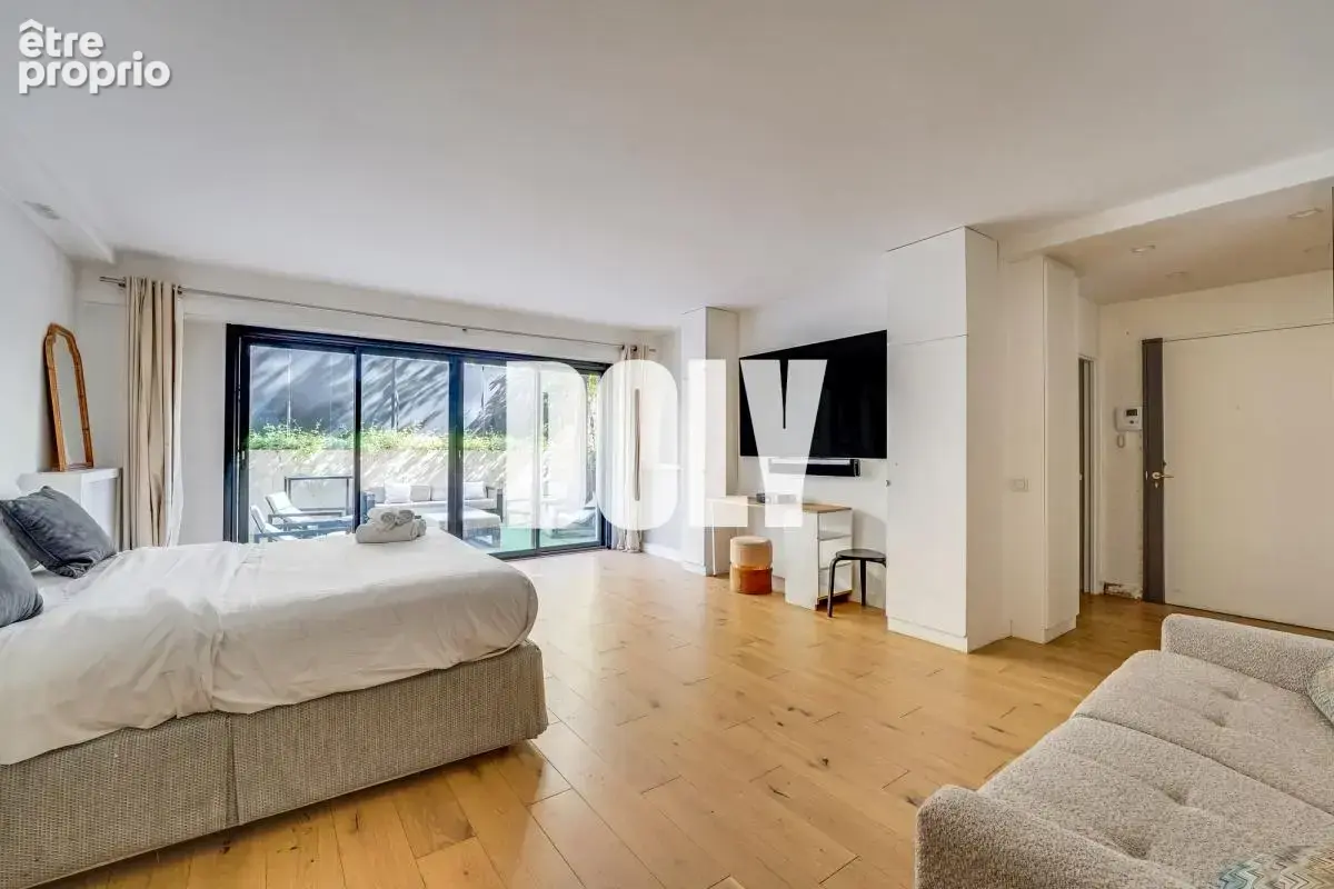 Appartement à PARIS-16E
