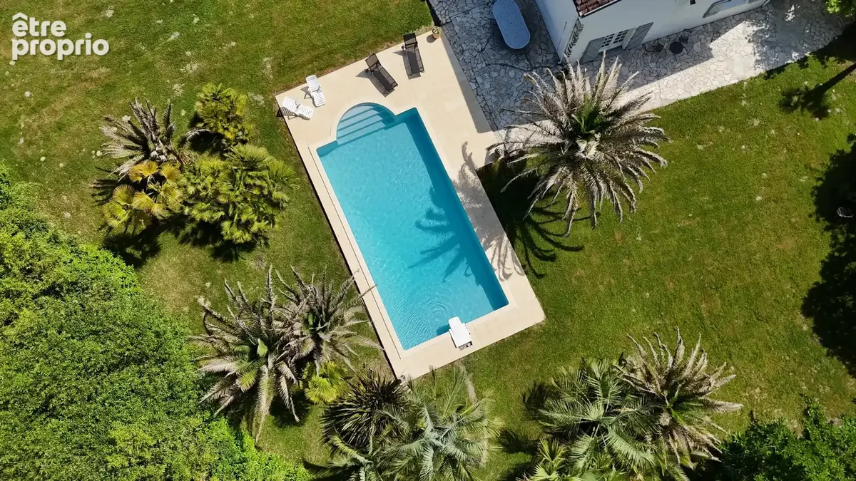 MAISON DE CARACTERE DU 18ème de 310 m2 de 10 pièces avec piscine au coeur d'un parc de  4800 m2 - photo 3