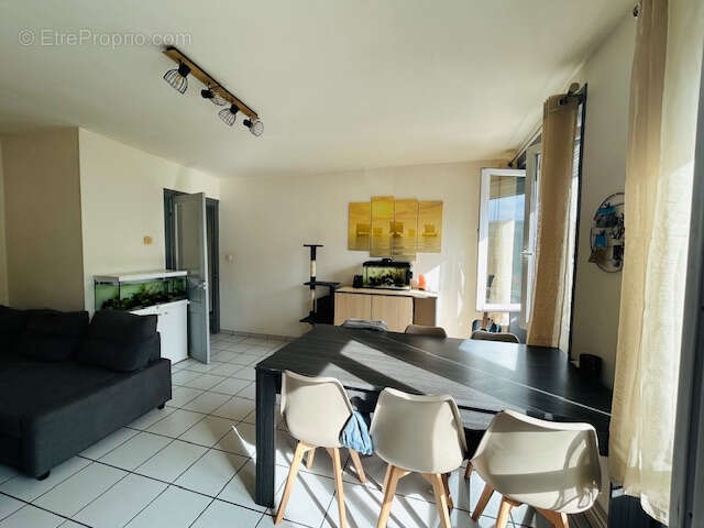 Appartement à SAINT-PRIEST-EN-JAREZ