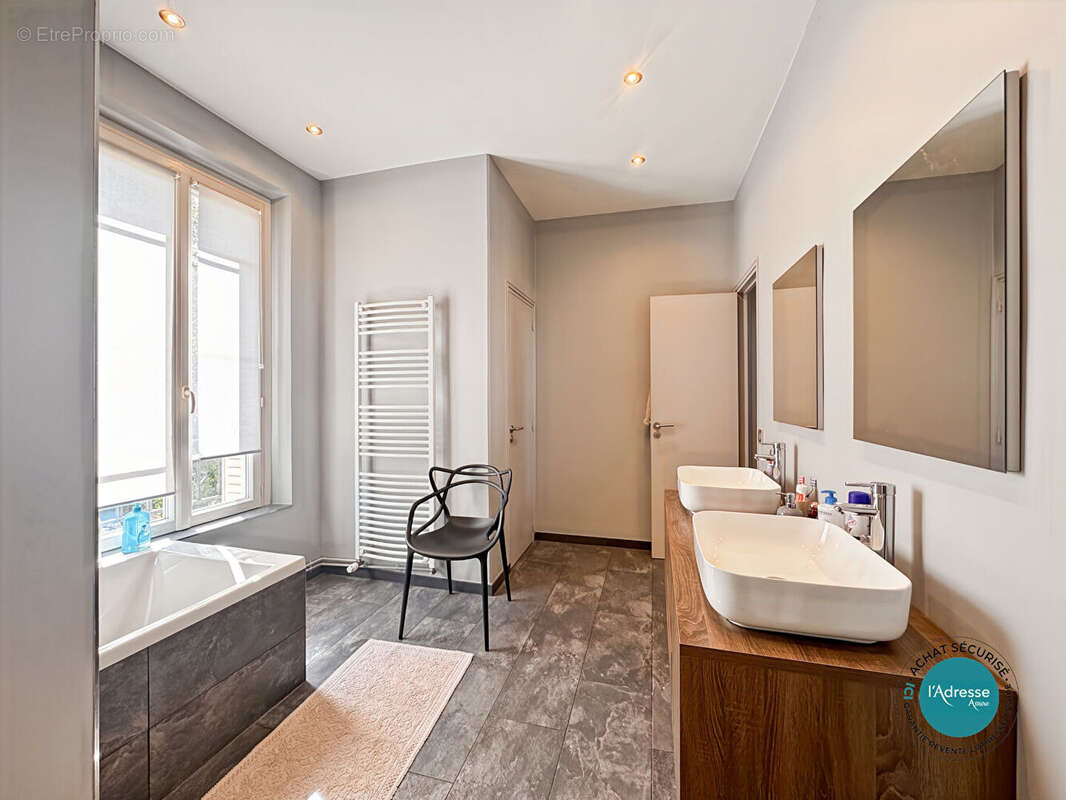 Maison familiale de prestige 7 pièces 200 m2 sous-sol // dépendance - photo 10